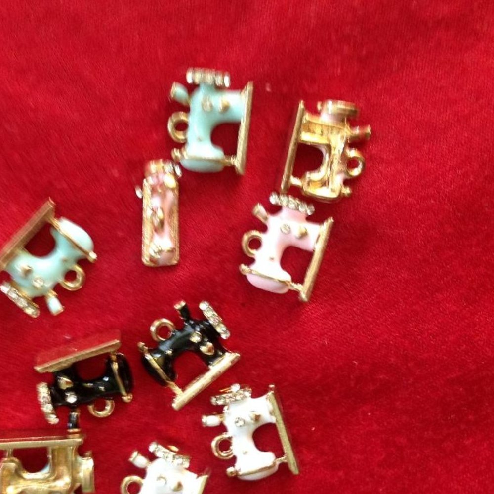 LACQUERED AND CRYSTAL DANGLE SEWING MACHINE CHARM